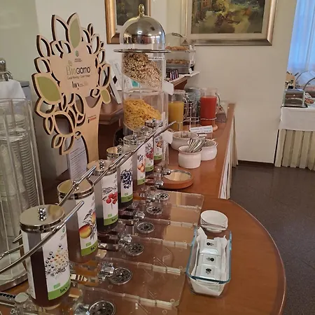 尹特那锡那里酒店 3*