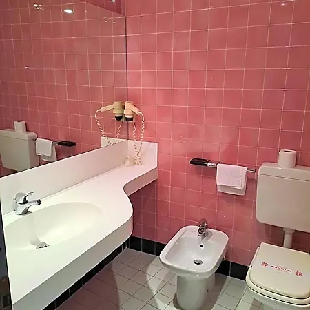 尹特那锡那里酒店 酒店