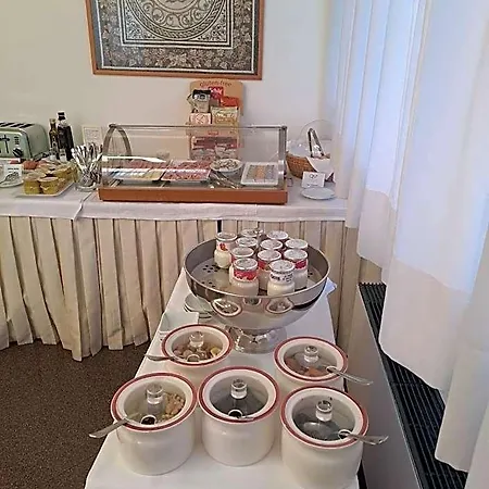 尹特那锡那里酒店 3*